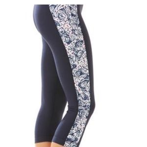NAVY BLUE LUXLETIC LILLY PULITZER CROPPED LEGGINg
